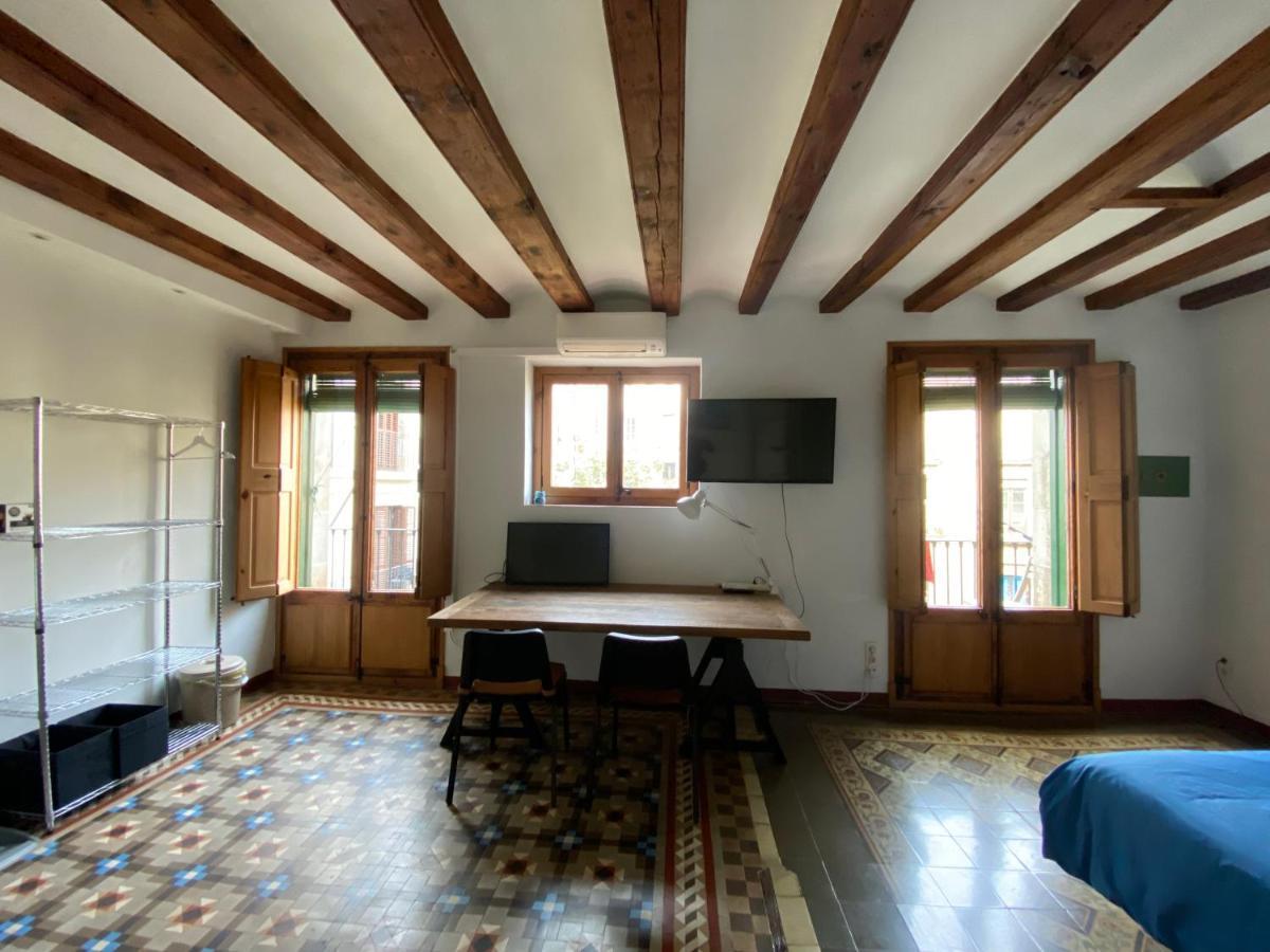 Lovely 2-bed In Barcelonas Location Leilighet